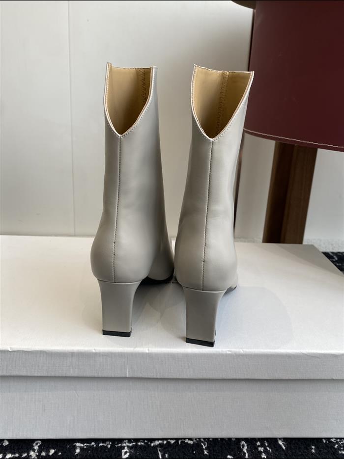 20251128174410596 390